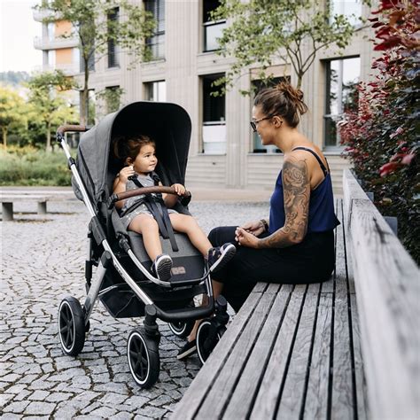 Skladanie športového kočíka